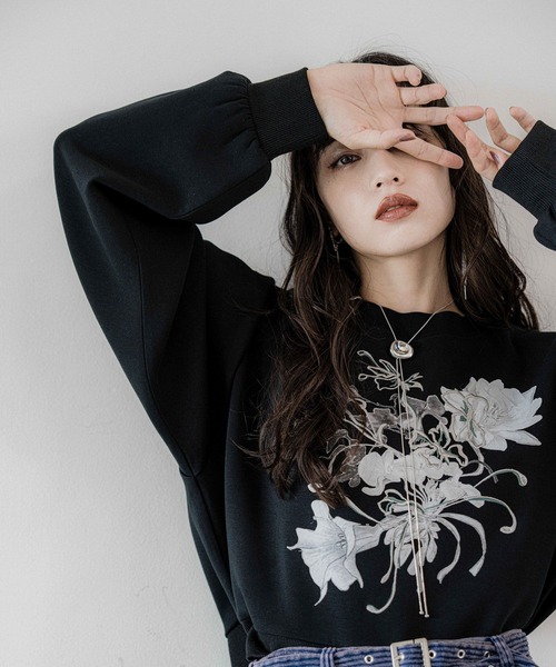 HARE(ハレ)の「Flowerシシュウスウェット(HARE)(スウェット・レディース・ブラック/ホワイト/レッド/グレー/ブラック系その他/グレー系その他・FREE)」の2枚目の写真