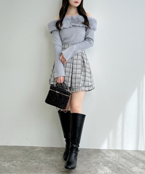 INGNI（イング）の「2Wayエコファーオフショルニット（ニット/セーター・レディース・ブラック/アイボリー/ブラウン/グレー・M）」の5枚目の写真