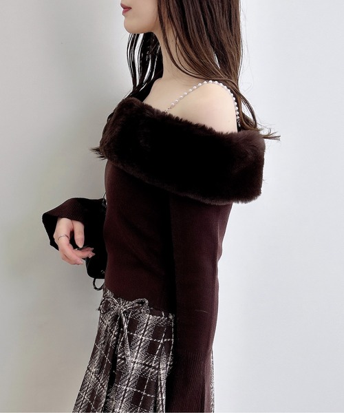 INGNI（イング）の「2Wayエコファーオフショルニット（ニット/セーター・レディース・ブラック/アイボリー/ブラウン/グレー・M）」の9枚目の写真