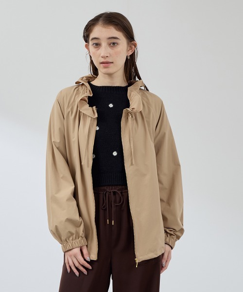 美品✨定価3.8万✨SONO サイドティアードブルゾン フード付　パール釦　撥水 Sono（ソーノ）の「【SONO/ソーノ】【PLUVIOPHILE COL.】ウーパリィ