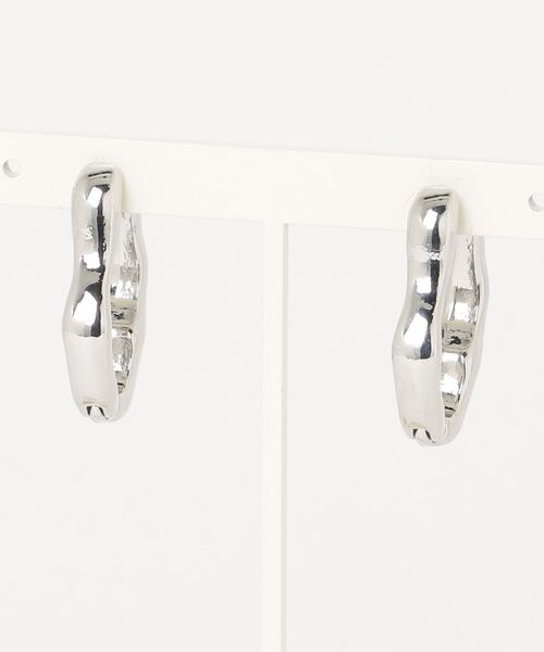 tunee(チュニー)の「【446625】ディストーションオーバルリングピアス(RZ)(ピアス(両耳用)・レディース・ゴールド/シルバー・SMALL/MEDIUM)」の3枚目の写真