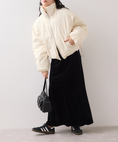 VIS（ビス）の「【WEB限定】軽くてあたたかいパディングショートボリューム中綿ブルゾン（ブルゾン・レディース・ダークブラウン/キナリ/ベージュ/ブラック・FREE）」の12枚目の写真