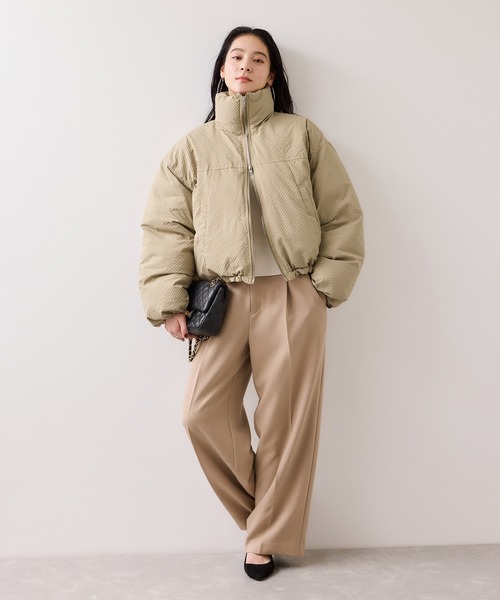 VIS（ビス）の「【WEB限定】軽くてあたたかいパディングショートボリューム中綿ブルゾン（ブルゾン・レディース・ダークブラウン/キナリ/ベージュ/ブラック・FREE）」の16枚目の写真