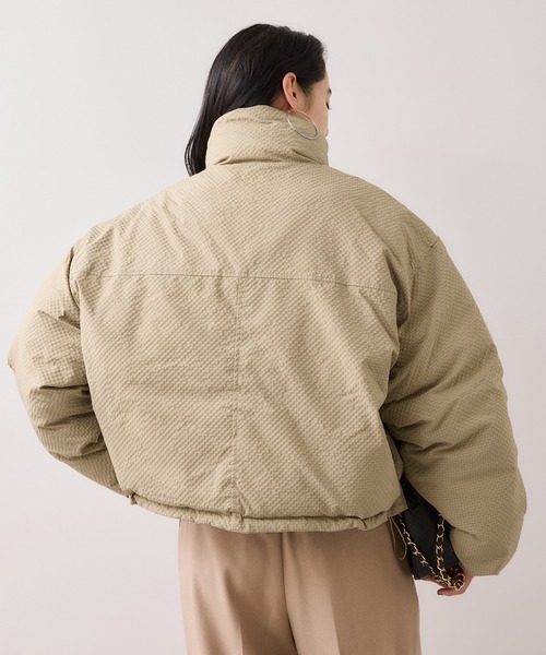 VIS（ビス）の「【WEB限定】軽くてあたたかいパディングショートボリューム中綿ブルゾン（ブルゾン・レディース・ダークブラウン/キナリ/ベージュ/ブラック・FREE）」の20枚目の写真