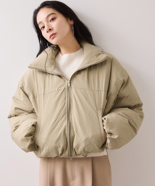 VIS（ビス）の「【WEB限定】軽くてあたたかいパディングショートボリューム中綿ブルゾン（ブルゾン・レディース・ダークブラウン/キナリ/ベージュ/ブラック・FREE）」の18枚目の写真