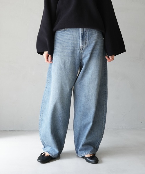 SOLAMONAT(ソラモナ)の「5Pカーブジーンズ デニム(デニムパンツ・レディース・ライトブラック/ライトブルー・M)」の2枚目の写真