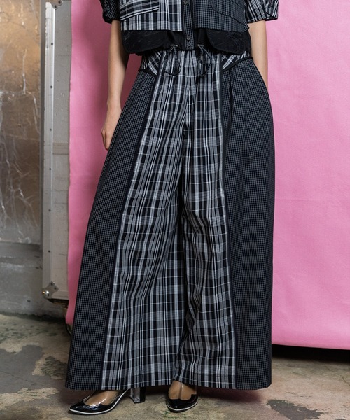 AULA AILA(アウラアイラ)の「【セットアップ着用可】チェックコンビネーションワイドパンツ(その他パンツ・レディース・オフホワイト/ブラック/ライトブルー・0/1)」の2枚目の写真