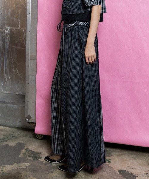 AULA AILA(アウラアイラ)の「【セットアップ着用可】チェックコンビネーションワイドパンツ(その他パンツ・レディース・オフホワイト/ブラック/ライトブルー・0/1)」の8枚目の写真