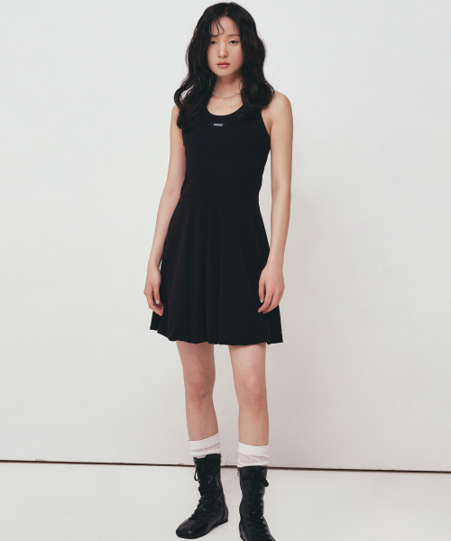 NICK&NICOLE(ニックアンドニコール)の「SHIRRING LABEL SLEEVELESS DRESS_BLACK(ワンピース・レディース・その他・FREE)」の1枚目の写真