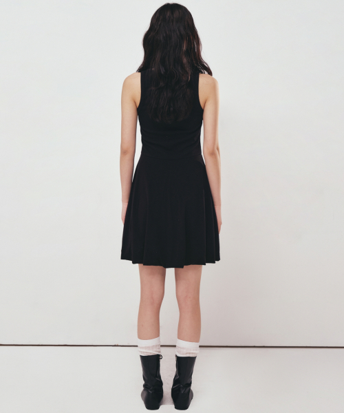 NICK&NICOLE(ニックアンドニコール)の「SHIRRING LABEL SLEEVELESS DRESS_BLACK(ワンピース・レディース・その他・FREE)」の3枚目の写真