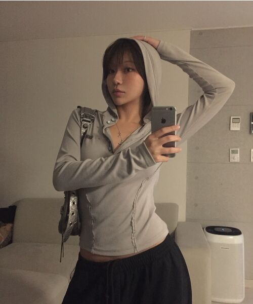 FLAREUP(フレアアップ)の「Button Up Lace Hoodie (FL-148_Gray)(パーカー・レディース・グレー・OS)」の4枚目の写真