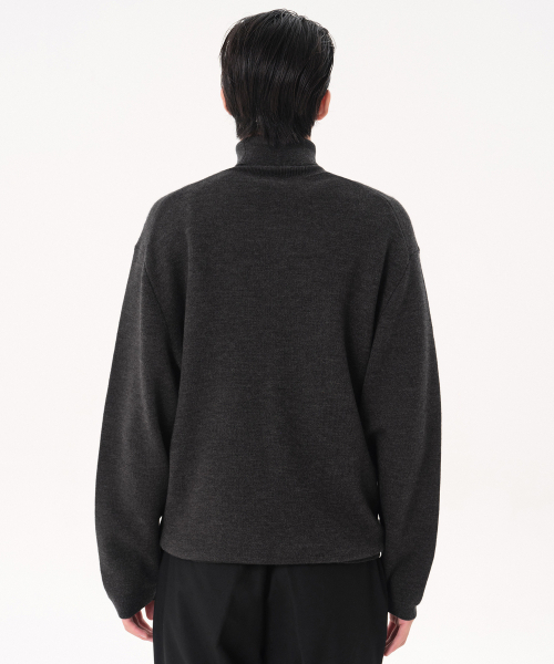 MUSINSA STANDARD（ムシンサスタンダード）の「ミニマルタートルネックニット[チャコールグレー]（ニット/セーター・メンズ・その他・SMALL/MEDIUM/LARGE/X-LARGE/XX-LARGE）」の3枚目の写真