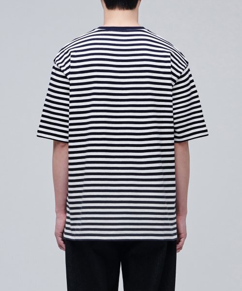 MUSINSA STANDARD（ムシンサスタンダード）の「ストライプリラックスクルーネックTシャツ[ブラック]（Tシャツ/カットソー・メンズ・その他・SMALL/MEDIUM/LARGE/X-LARGE/XX-LARGE/XXX-LARGE）」の3枚目の写真
