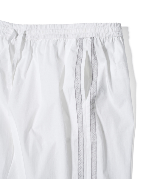 YOUHEE（ユヒ）の「RUFFLE DETAILED BANDING PANTS WHITE（スウェットパンツ・レディース・その他・FREE）」の6枚目の写真