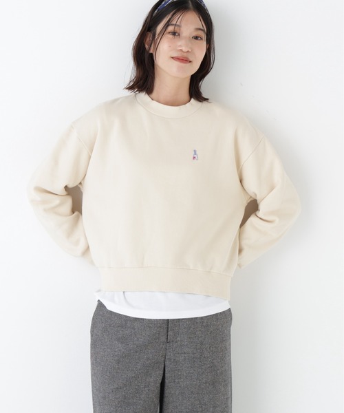 human woman(ヒューマンウーマン)の「◆モチーフワッペン裏起毛スウェット(スウェット・レディース・ブラウン系その他/ライトグリーン/ホワイト系その他・MEDIUM)」の1枚目の写真