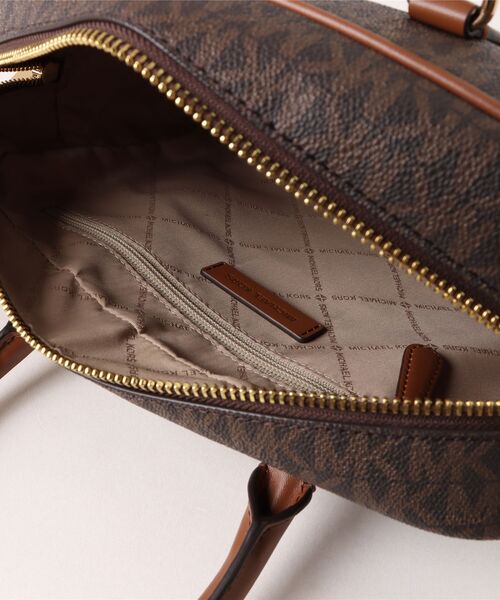 MICHAEL KORS(マイケルコース)の「THOMPSON サッチェル ミディアム - MKシグネチャー(ハンドバッグ・レディース・ブラウン・FREE)」の4枚目の写真