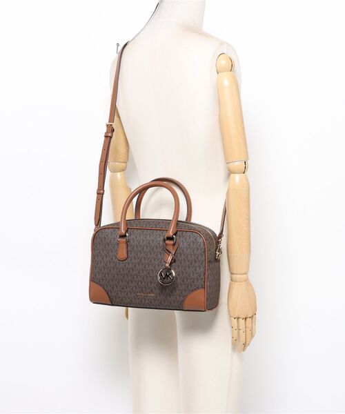 MICHAEL KORS(マイケルコース)の「THOMPSON サッチェル ミディアム - MKシグネチャー(ハンドバッグ・レディース・ブラウン・FREE)」の5枚目の写真