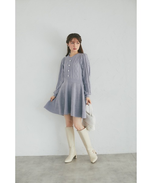 tocco closet(トッコ クローゼット)の「パール飾り釦付きケーブル編みラメニットワンピース(ワンピース・レディース・ブルー/ピンク・M)」の22枚目の写真