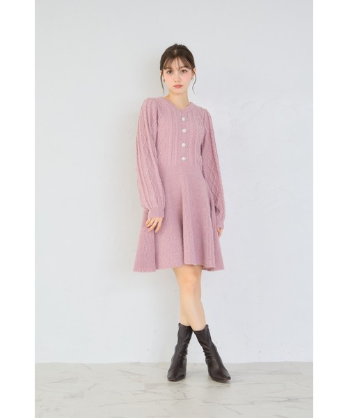 tocco closet(トッコ クローゼット)の「パール飾り釦付きケーブル編みラメニットワンピース(ワンピース・レディース・ブルー/ピンク・M)」の17枚目の写真