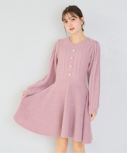 tocco closet(トッコ クローゼット)の「パール飾り釦付きケーブル編みラメニットワンピース(ワンピース・レディース・ブルー/ピンク・M)」の21枚目の写真