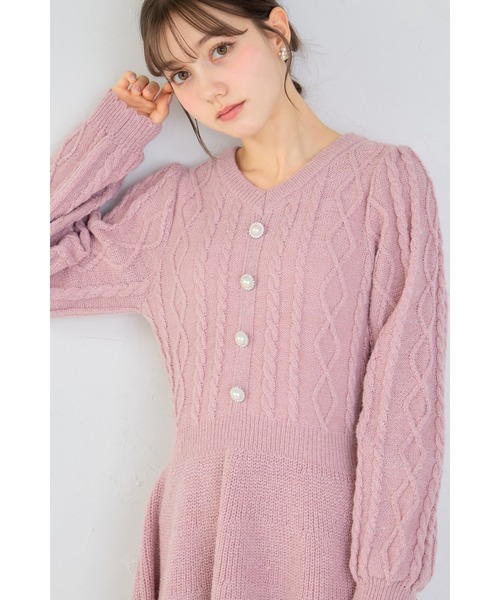 tocco closet(トッコ クローゼット)の「パール飾り釦付きケーブル編みラメニットワンピース(ワンピース・レディース・ブルー/ピンク・M)」の9枚目の写真