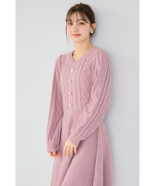 tocco closet(トッコ クローゼット)の「パール飾り釦付きケーブル編みラメニットワンピース(ワンピース・レディース・ブルー/ピンク・M)」の11枚目の写真