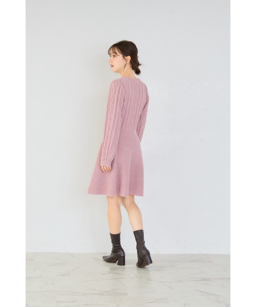 tocco closet(トッコ クローゼット)の「パール飾り釦付きケーブル編みラメニットワンピース(ワンピース・レディース・ブルー/ピンク・M)」の19枚目の写真
