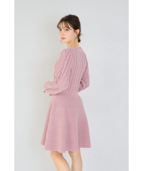 tocco closet(トッコ クローゼット)の「パール飾り釦付きケーブル編みラメニットワンピース(ワンピース・レディース・ブルー/ピンク・M)」の13枚目の写真
