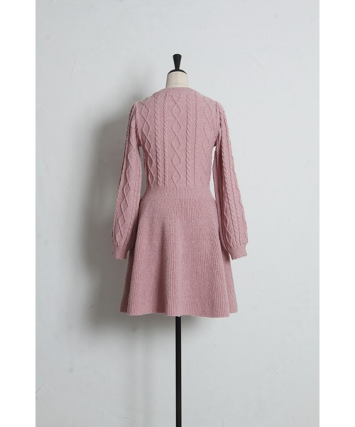tocco closet(トッコ クローゼット)の「パール飾り釦付きケーブル編みラメニットワンピース(ワンピース・レディース・ブルー/ピンク・M)」の4枚目の写真