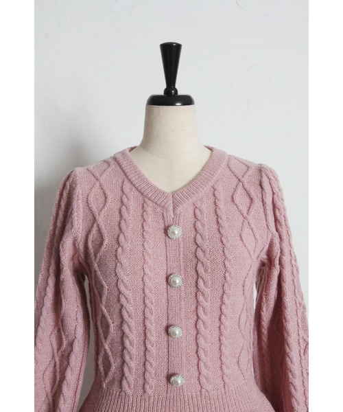 tocco closet(トッコ クローゼット)の「パール飾り釦付きケーブル編みラメニットワンピース(ワンピース・レディース・ブルー/ピンク・M)」の5枚目の写真