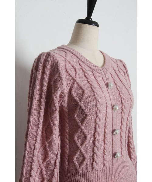 tocco closet(トッコ クローゼット)の「パール飾り釦付きケーブル編みラメニットワンピース(ワンピース・レディース・ブルー/ピンク・M)」の6枚目の写真