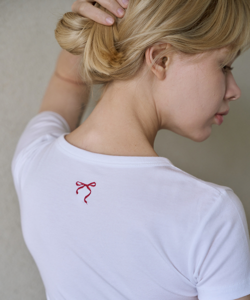 5OML(オーオーエムエル)の「スリムクロップバックリボンTシャツ(ホワイト)(Tシャツ/カットソー・レディース・ホワイト・LARGE/MEDIUM)」の3枚目の写真