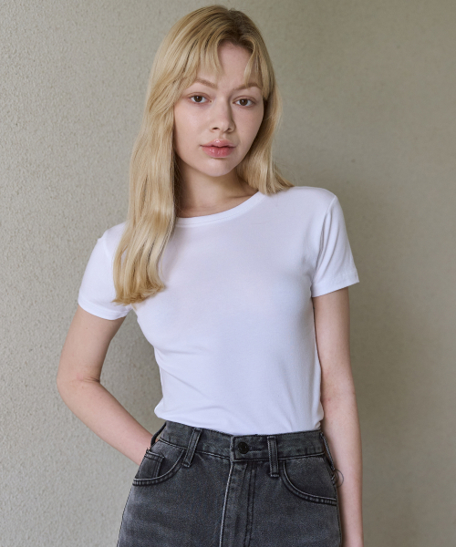 5OML(オーオーエムエル)の「スリムクロップバックリボンTシャツ(ホワイト)(Tシャツ/カットソー・レディース・ホワイト・LARGE/MEDIUM)」の4枚目の写真