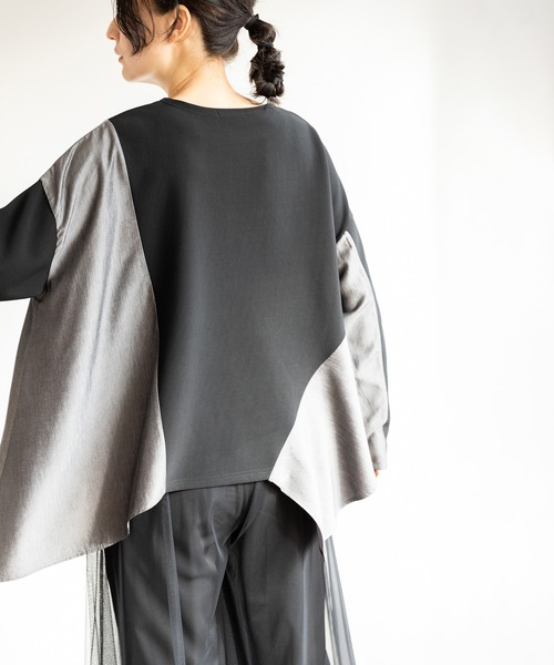 OSMOSIS（オズモーシス）の「アシンメトリー切替フレアープルオーバー（Tシャツ/カットソー・レディース・アイボリー/ブラック/グレー/ブルー・ONE SIZE）」の11枚目の写真
