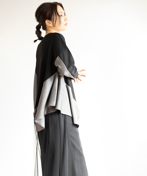 OSMOSIS（オズモーシス）の「アシンメトリー切替フレアープルオーバー（Tシャツ/カットソー・レディース・アイボリー/ブラック/グレー/ブルー・ONE SIZE）」の12枚目の写真