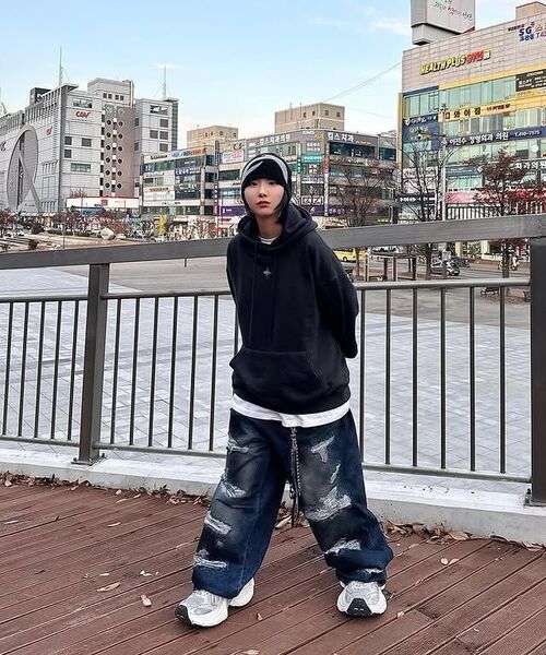 MASSNOUN(マスノウン)の「トゥイッグロゴオーバーサイズフードパーカーMFFHD001-DG(パーカー・レディース・その他・LARGE/MEDIUM)」の11枚目の写真