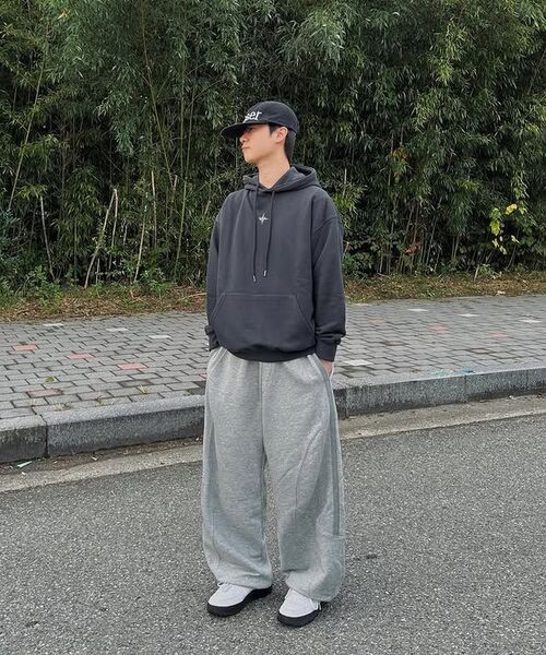 MASSNOUN(マスノウン)の「トゥイッグロゴオーバーサイズフードパーカーMFFHD001-DG(パーカー・レディース・その他・LARGE/MEDIUM)」の12枚目の写真