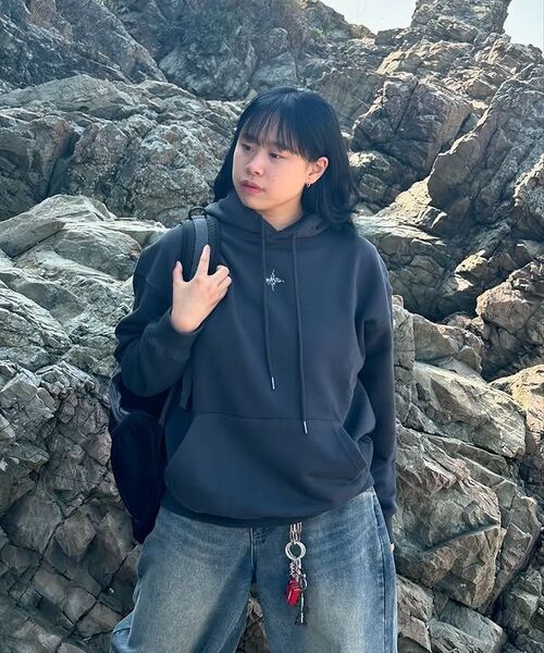 MASSNOUN(マスノウン)の「トゥイッグロゴオーバーサイズフードパーカーMFFHD001-DG(パーカー・レディース・その他・LARGE/MEDIUM)」の13枚目の写真