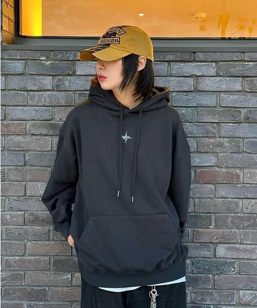 MASSNOUN(マスノウン)の「トゥイッグロゴオーバーサイズフードパーカーMFFHD001-DG(パーカー・レディース・その他・LARGE/MEDIUM)」の17枚目の写真