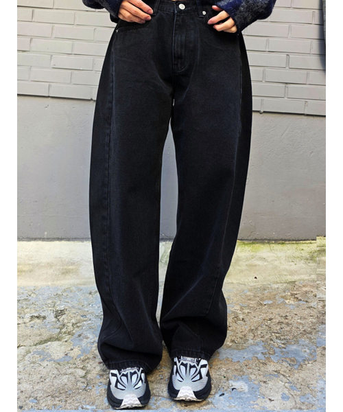 CCOMA(コンマ)の「CMJ06 バルーンカーブドブラックジーンズ(デニムパンツ・レディース・その他・MEDIUM/LARGE/SMALL)」の1枚目の写真