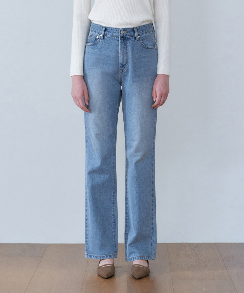 ATMORE(アットモア)の「リナコットンストレートデニム(ミッドブルー)(デニムパンツ・レディース・その他・SMALL/MEDIUM/LARGE/X-SMALL)」の1枚目の写真