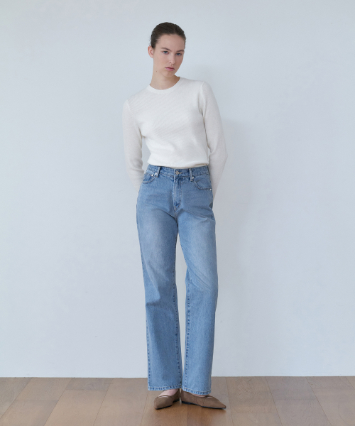 ATMORE(アットモア)の「リナコットンストレートデニム(ミッドブルー)(デニムパンツ・レディース・その他・SMALL/MEDIUM/LARGE/X-SMALL)」の2枚目の写真