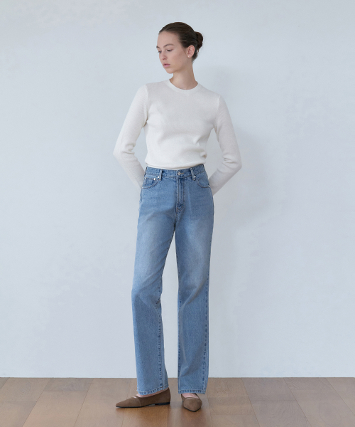 ATMORE(アットモア)の「リナコットンストレートデニム(ミッドブルー)(デニムパンツ・レディース・その他・SMALL/MEDIUM/LARGE/X-SMALL)」の3枚目の写真