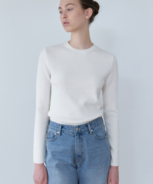 ATMORE(アットモア)の「リナコットンストレートデニム(ミッドブルー)(デニムパンツ・レディース・その他・SMALL/MEDIUM/LARGE/X-SMALL)」の4枚目の写真