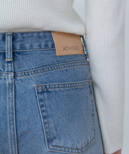 ATMORE(アットモア)の「リナコットンストレートデニム(ミッドブルー)(デニムパンツ・レディース・その他・SMALL/MEDIUM/LARGE/X-SMALL)」の5枚目の写真