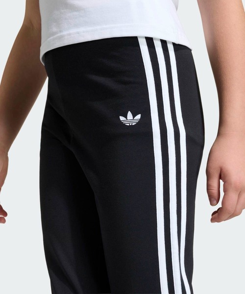 adidas(アディダス)の「スリーストライプス フレア レギンス / アディダスオリジナルス adidas Originals(レギンス/スパッツ・キッズ・ブラック・130/140/150/160/170)」の3枚目の写真