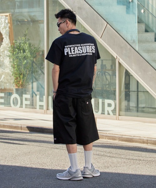 PLEASURES（プレジャー）の「PLEASURES/プレジャーズ ワンポイントロゴ ワイドシルエット クルーネックTシャツ 2026年春夏（Tシャツ/カットソー・メンズ・ブラック/ホワイト・L/XL）」の9枚目の写真