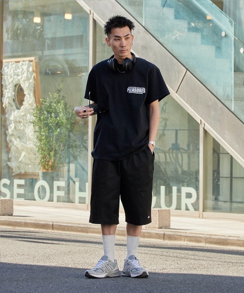 PLEASURES（プレジャー）の「PLEASURES/プレジャーズ ワンポイントロゴ ワイドシルエット クルーネックTシャツ 2026年春夏（Tシャツ/カットソー・メンズ・ブラック/ホワイト・L/XL）」の7枚目の写真