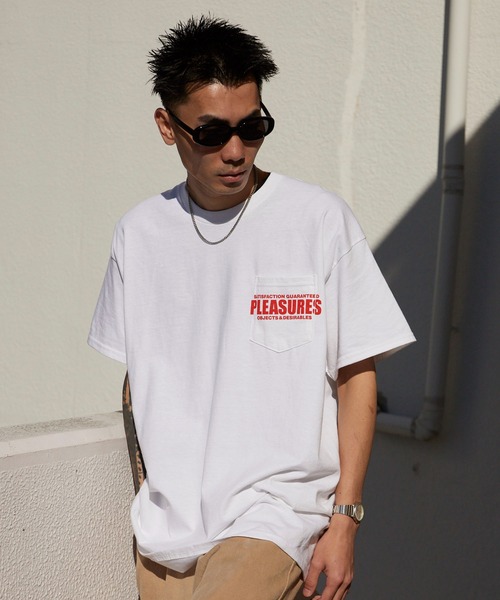 PLEASURES（プレジャー）の「PLEASURES/プレジャーズ ワンポイントロゴ ワイドシルエット クルーネックTシャツ 2026年春夏（Tシャツ/カットソー・メンズ・ブラック/ホワイト・L/XL）」の18枚目の写真