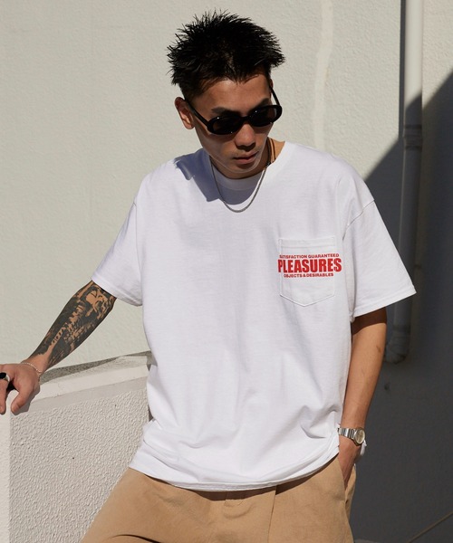 PLEASURES（プレジャー）の「PLEASURES/プレジャーズ ワンポイントロゴ ワイドシルエット クルーネックTシャツ 2026年春夏（Tシャツ/カットソー・メンズ・ブラック/ホワイト・L/XL）」の17枚目の写真